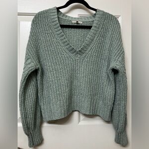 Cozy Knit V-Neck Sweater - Green
